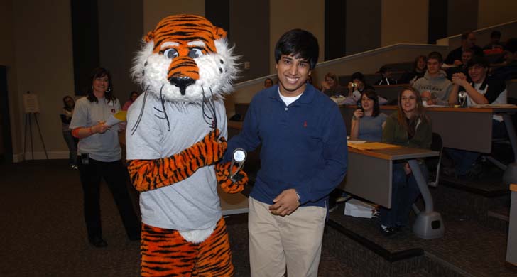 Aubie with award winner