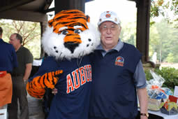Aubie poses for pictures at the golf tournament