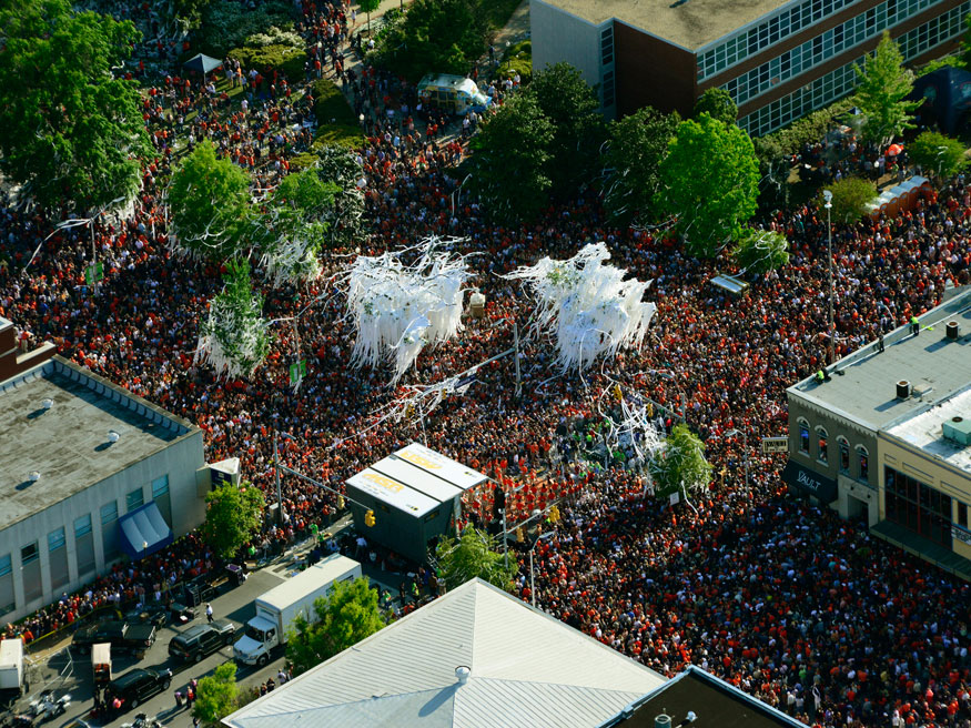 A record crowd descends on Toomer's Corner for the final roll.