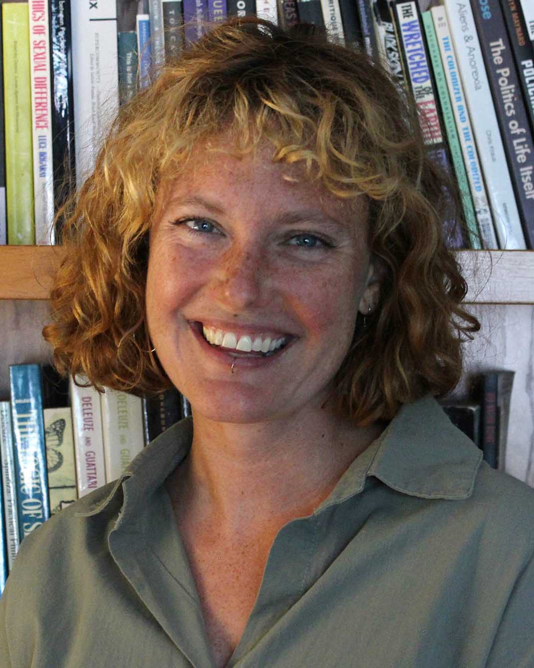 Liz Calhoun headshot