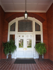 The front doors of Samford Hall