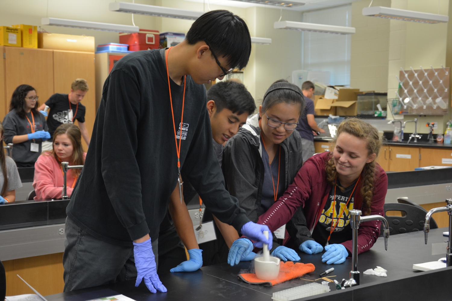 High School Students Gain Hands-On Research Experience through the Summer Science Institute