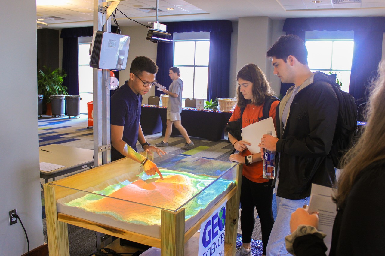 Students at the Fall in Love with Research Fair