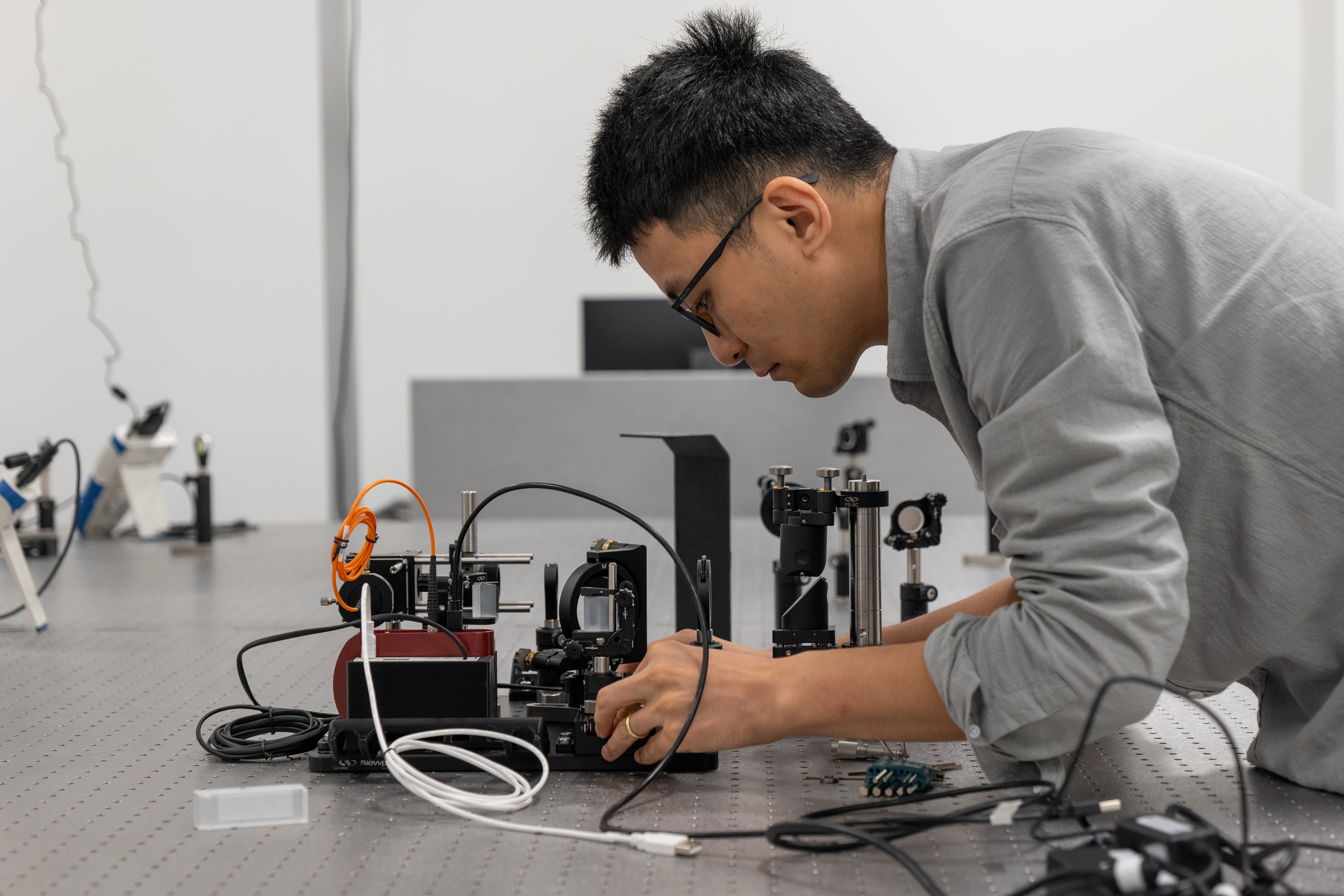 Wencan Jin sets up the autocorrelator that can retrieve the short pulse durations for example, 50 femtosecond. 