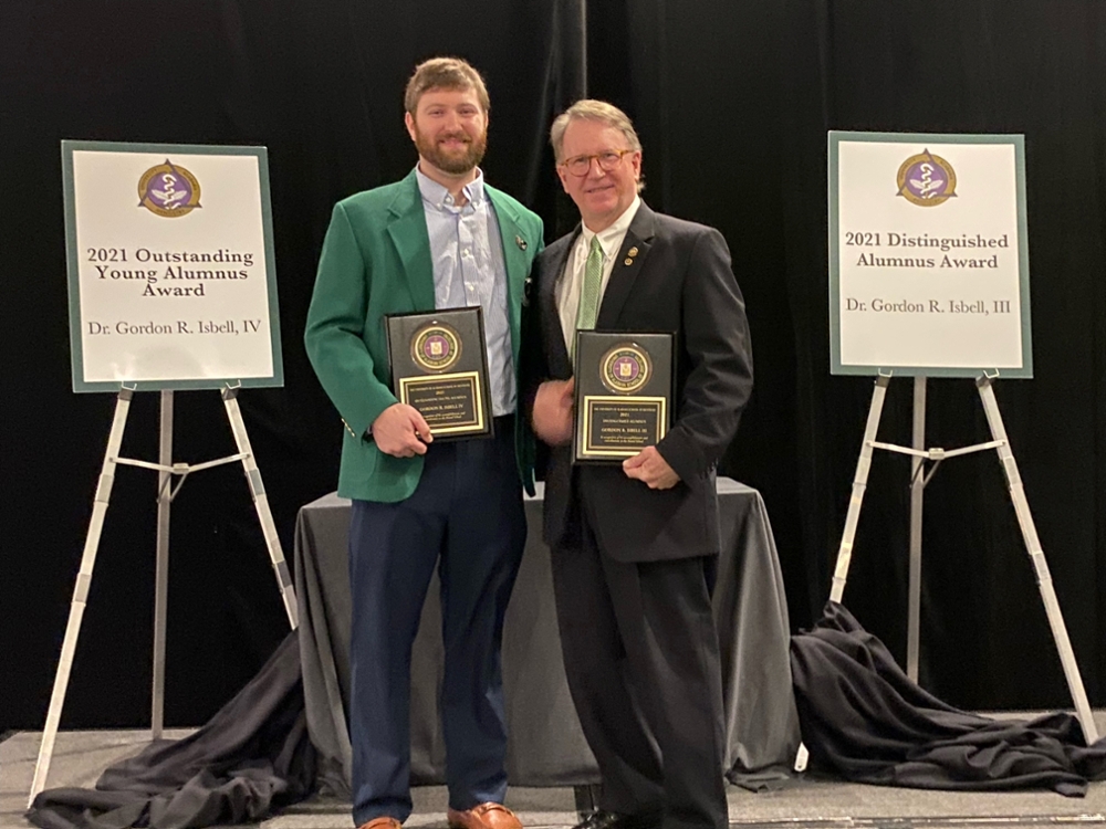 Dr. Gordon R. Isbell III and Dr. Gordon R. Ross Isbell IV are the first father-son team to receive UAB Dentistry’s Distinguished Alumnus and Outstanding Young Alumnus Awards.