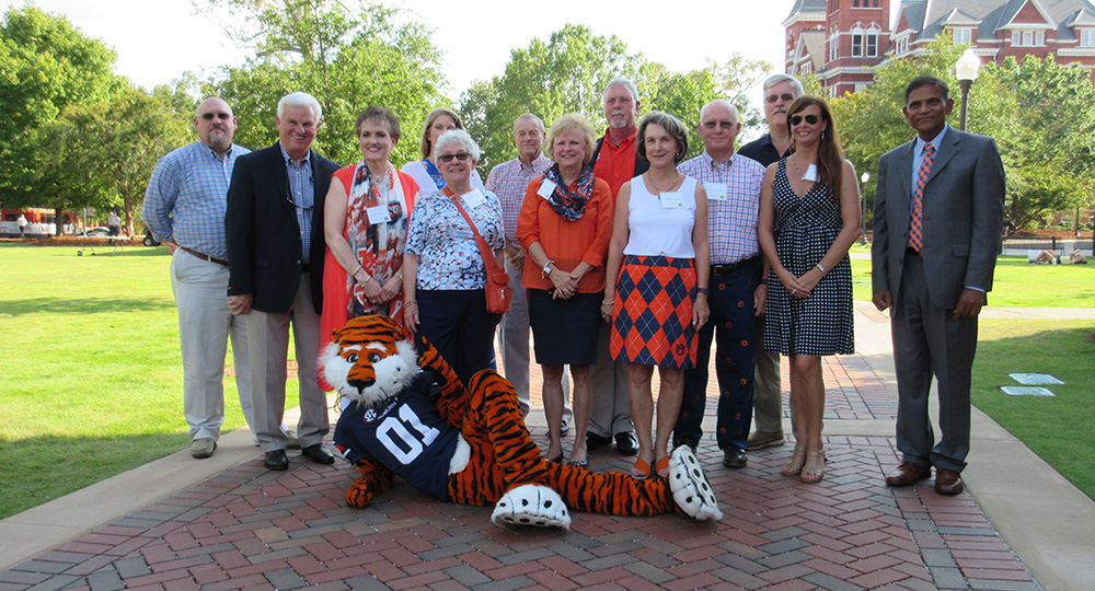 Aubie and donors in front of the descendant trees.