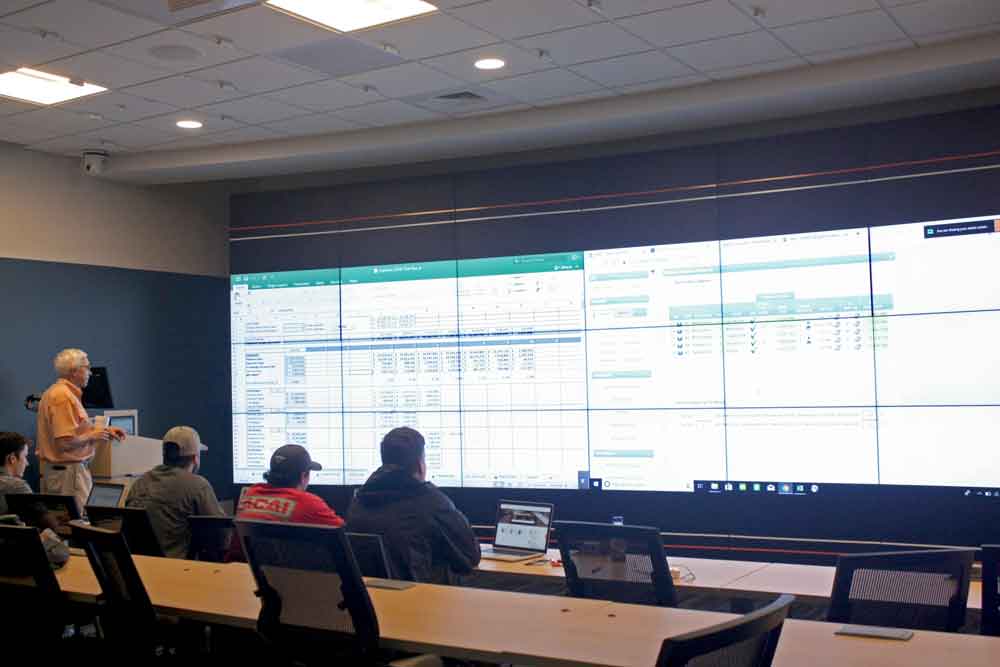 Teacher presenting to students in the Construction Visualization Lab.