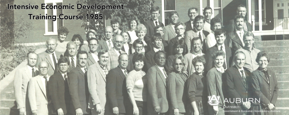 Intensive Economic Development Training Course group participant picture from 1985